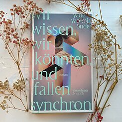 Bogomslag Wir wissen, wir könnten, und fallen synchron af Yade Yasemin Önder