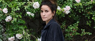 Yade Yasemin Önder hat einen originellen, bewegenden und sprachlich gelungenen Debütroman geschrieben, an dem nichts, aber auch wirklich gar nichts verstaubt ist.