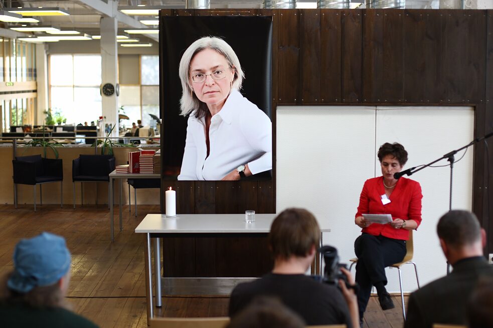 Oktober 2007, Lesung "Anna Politkovskaya". Im Bild freie Journalistin Birgit Johanssmeier.