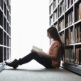 Maedchen und Buecher