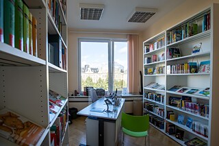 September 2020, der Raum der Bibliothek des Goethe-Institut Riga in den Räume des Gebäudes in Elizabetes iela 2, wo das Institut vor dem Umzug ins Bergs Basar 7 Monate lang befand.