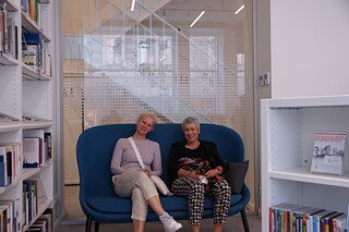 2021. gada septembris, arhitekte Ilona Vaivade un Gētes institūta prezidente Prof. Dr. Karola Lenca Gētes institūta Rīgā jaunajās telpās.