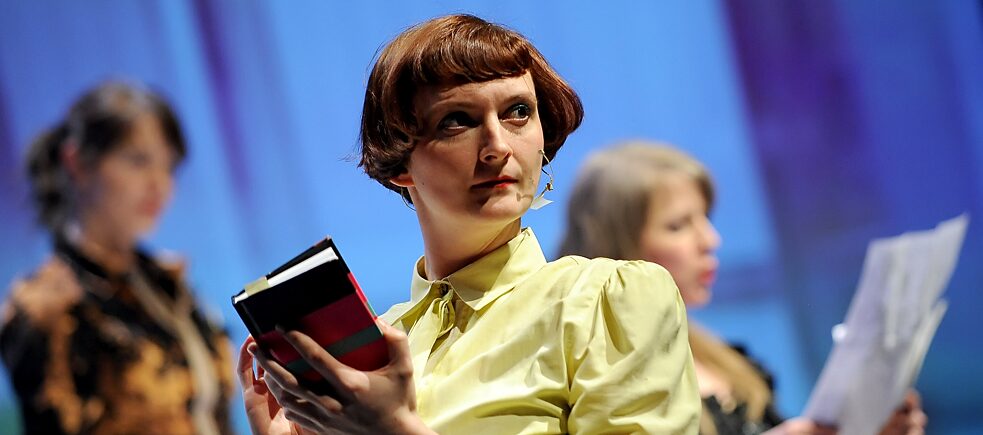 Frei sein bedeutet für Mieke Matzke (nicht im Bild) Freiheit beim Produzieren: Aufführung von She She Pop 2012. 