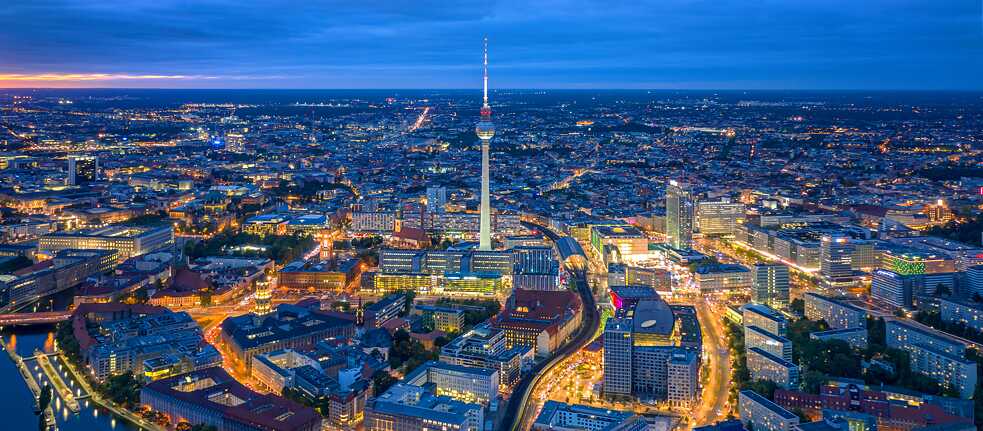 Gefühlt kommt bei bloßer Erwähnung Paris viel imposanter daher als Berlin. Aber wussten Sie, dass Berlin flächenmäßig neunmal größer ist als die französische Hauptstadt?