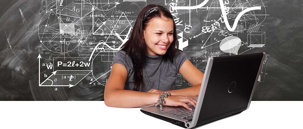 Mädchen mit dem Laptop