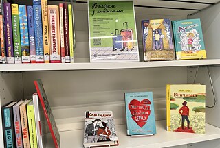 Oktober 2022, Angebot für Kinder und Jugendliche der Geflüchteten aus der Ukraine – Bücher in ukrainischer Sprache. Das Angebot entstand im Rahmen des Projekts “Koffer voller Bücher” des Goethe-Instituts Kiew.