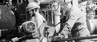 What privileges did workers and farmers habe in the GDR?