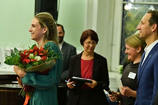November 2022, im Rahmen der erstmaligen Verleihung des Exzellenzpreises an Deutschlehrkräfte wurde auch ein Nachwuchspreis für die engagierteste junge Deutschlehrkraft an Elizabete Elīza Bitāne verliehen.