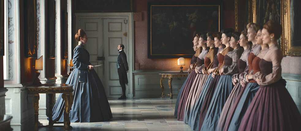 Tightly laced into her corset: life at the imperial court consists of bizarre, antiquated rituals and traditional rules.