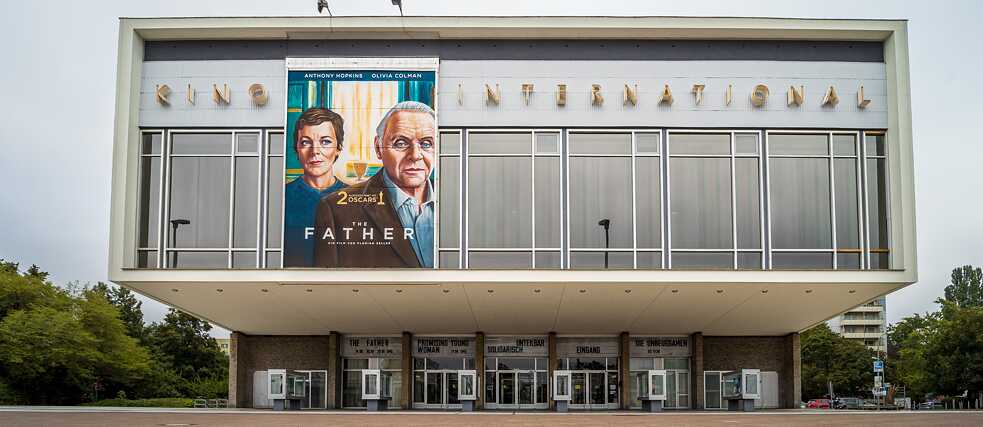 Kino International, Fassade im Jahr 2021