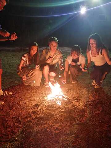 am Lagerfeuer