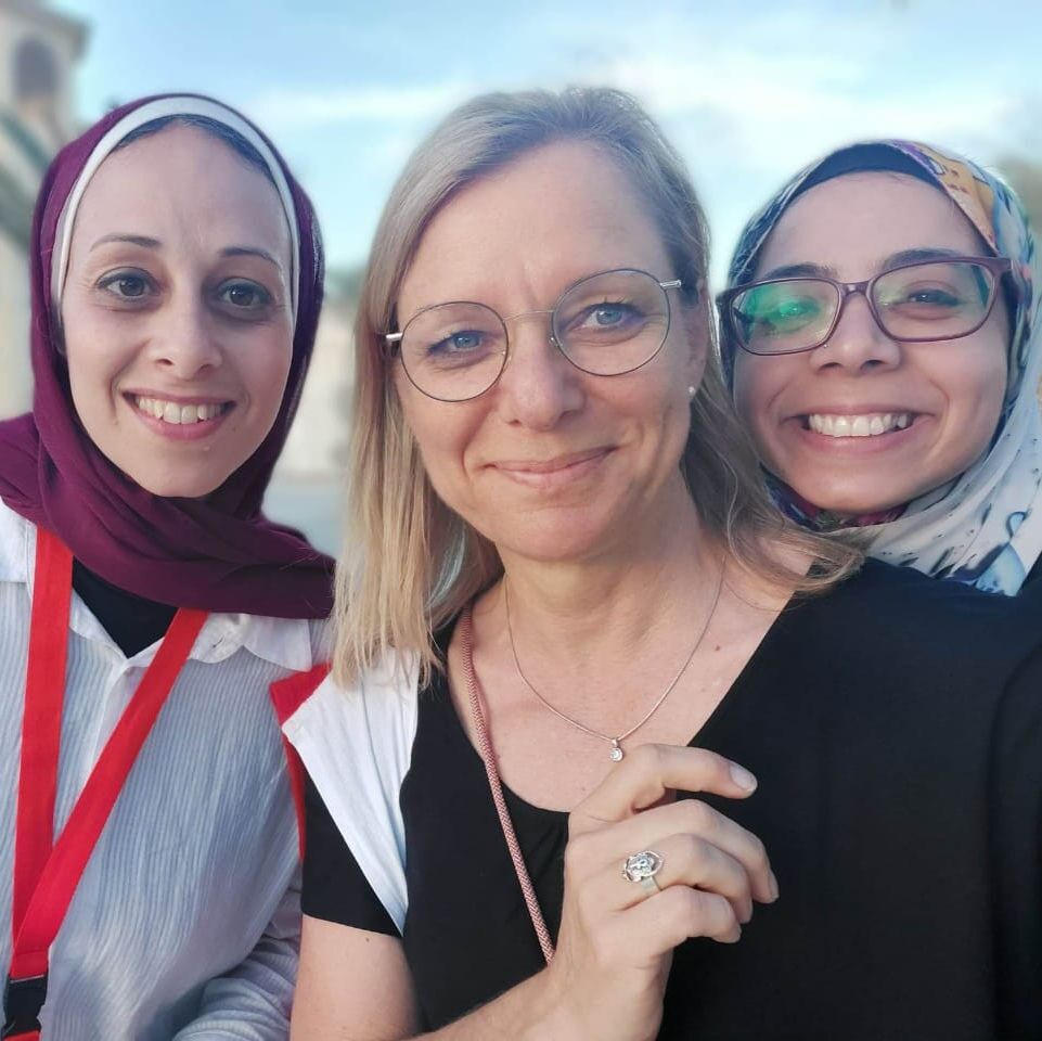 Asmaa, Birte und Yasmin, drei der Begleiterinnen der Jugendlichen