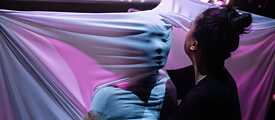 Alice Hu and Zenghui Zhang in the performance „Midnight Movie“ directed by Xiao Liu in Theatre YOUNG within the framework of the DAWA Festival in Shanghai 2022.