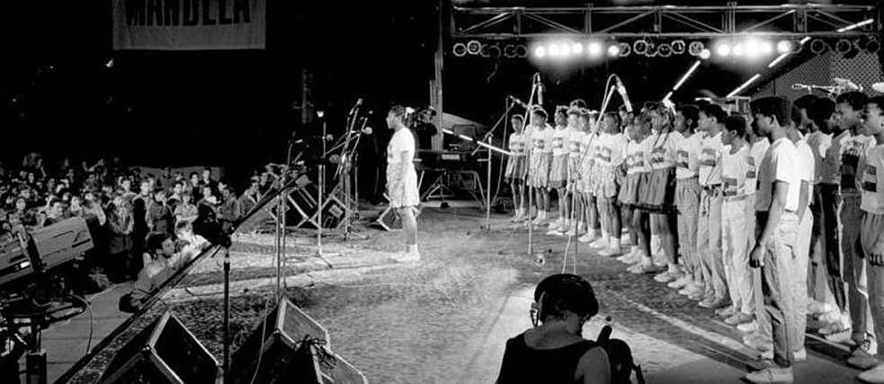 Berlin, Festival des politischen Liedes. Ein Höhepunkt des Festivals im Jahr 1989 war das große Solidaritätskonzert für Nelson Mandela, das am 16. Februa 1989 in der Berliner Werner-Seelenbinder-Halle stattfand. Dabei waren unter anderem Mädchen und Jungen des SWAPO-Kinderchors, die in der DDR in Straßfurt an der Schule der Freundschaft lernen.