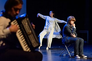 Prolog im Himmel. Žemyna Gymnasium Vilnius