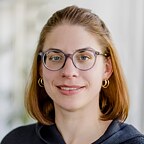 Porträt von Anja Weber.