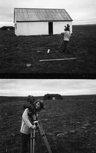 Woman with camera &copy; © Jonathan & Rona Nekes Dore O. 