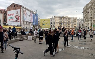 Trotz des Krieges: Auf den Straßen und Plätzen von Charkiw geht es lebendig zu.