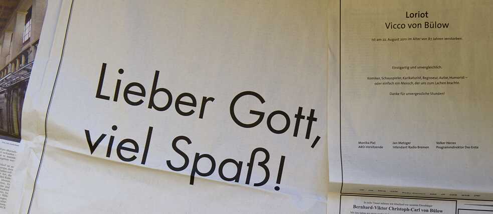 The Art Directors Club Germany, of which Loriot was an honorary member, devoted a full-page obituary to him – it reads “Dear God, have fun!”