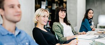 Leseclub in der Bibliothek