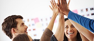 A group of teachers celebrating a successful project together. The pictures in the series "MODERN LEARNING" show learners learning German with the help of modern media. The focus is on classroom situations, situations before and after an exam, and the possibility of learning German anywhere and at any time.