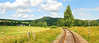 Eisenbahnstrecke in der Region Broumov, Tschechien