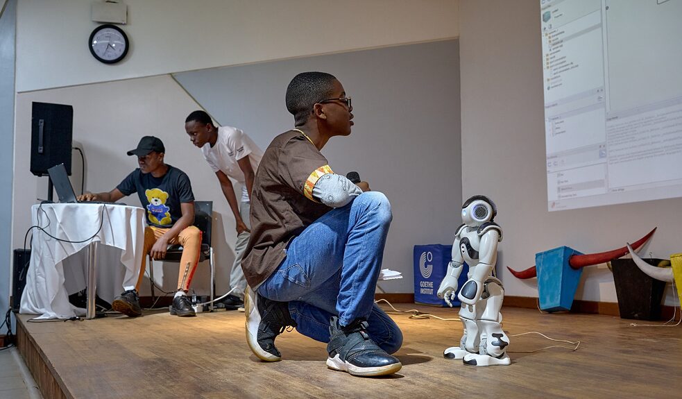 Goethe-Institut Robot in Residence in Yaounde Kamerun