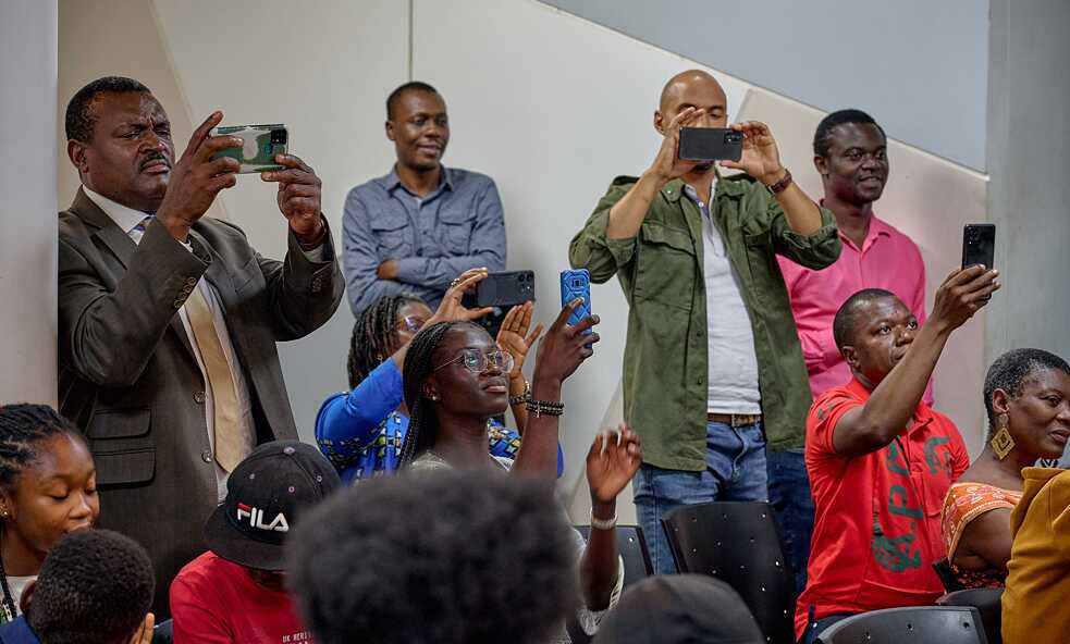Goethe-Institut Robot in Residence in Yaounde Kamerun