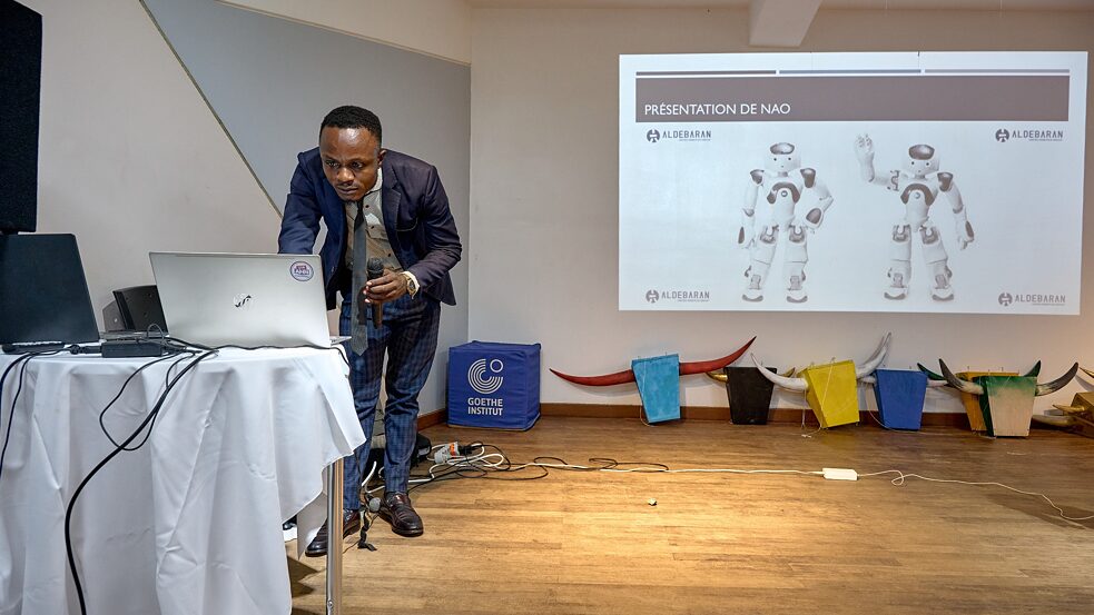 Goethe-Institut Robot in Residence in Yaounde Kamerun