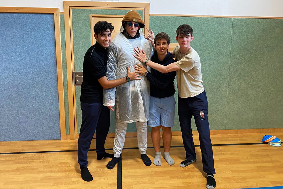 Verkleidete Jugendliche