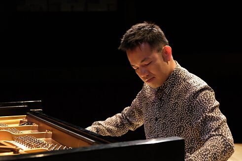 Chuan Choy piano play resized