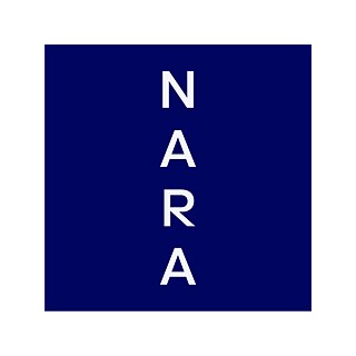 Logo Nara – Grafik bestehend aus Schriftzug Nara in weißen Buchstaben auf dunkelblauem Hintergrund