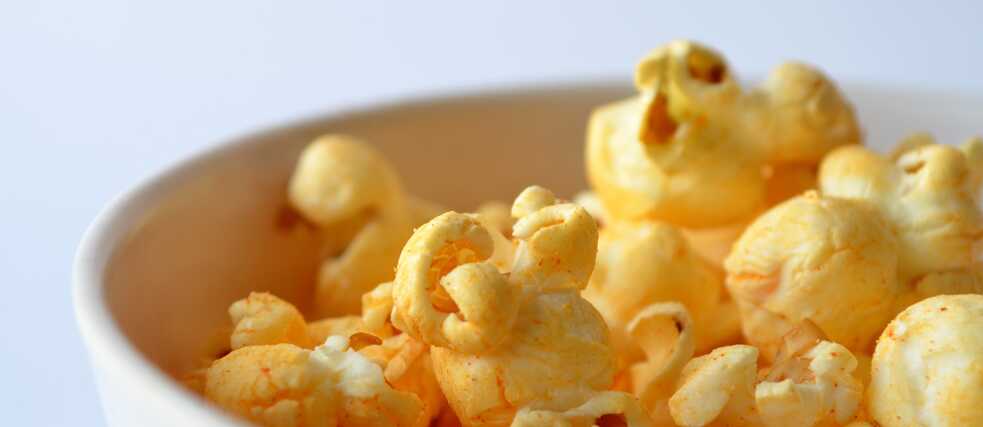 Eine Schüssel Popcorn
