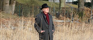 Writer Martin Walser in front of his house in Nussdorf near Überlingen on Lake Constance in 2008