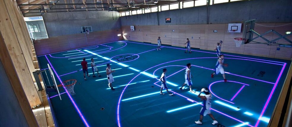 Stein an der Traun, Indoor-Fitnessbereich, Yogaraum und Sporthalle