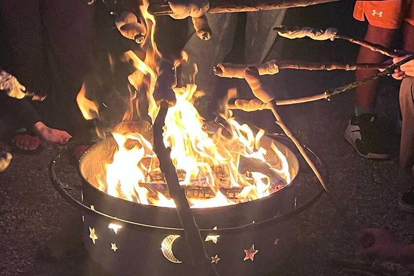 Lagerfeuer und Stockbrot