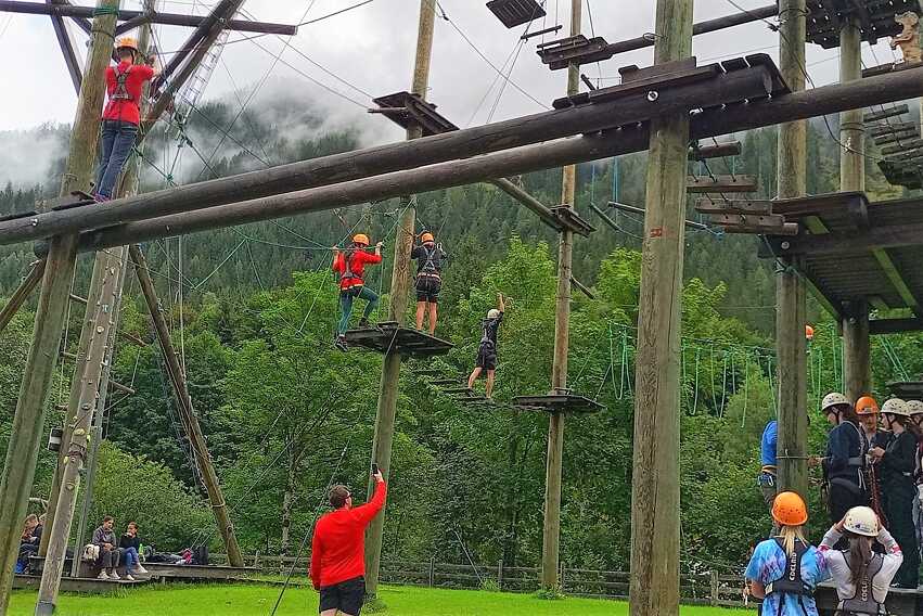 Im Hochseilgarten