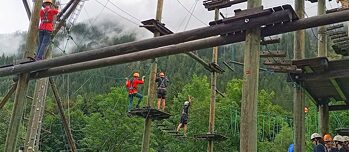 Die Camp-Teilnehmer:innen in luftigen Höhen