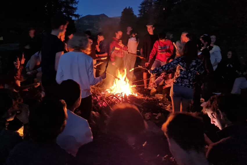 Gemütlicher Ausklang am Lagerfeuer. 