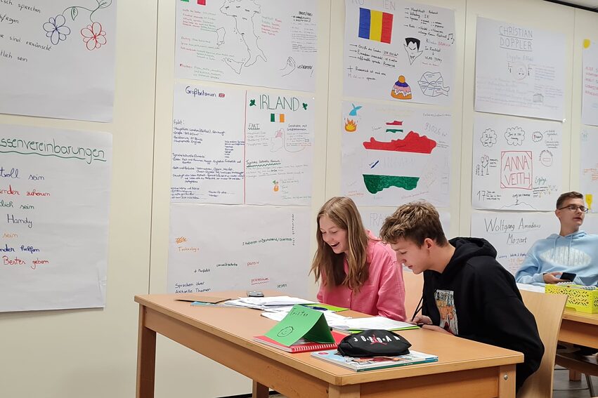 Kinder im Deutschunterricht