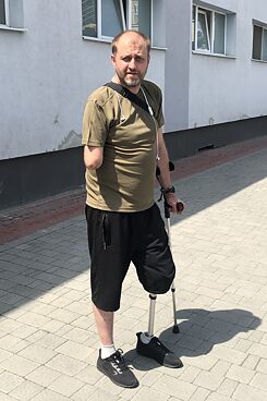 Vadym Fox sagte, er habe selbstständig gelernt mit der Prothese zu gehen, nachdem er sie erhalten hatte. Ohne die Hilfe von Spezialisten. Mittlerweile geht er bereits zwei Kilometer am Tag. 