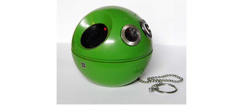 Panasonic Panapet: A radio on a chain