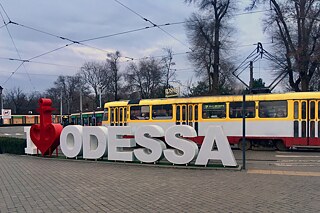 Nápis „Milujem Odesu“ na Starošinnom námestí neďaleko hlavnej stanice.