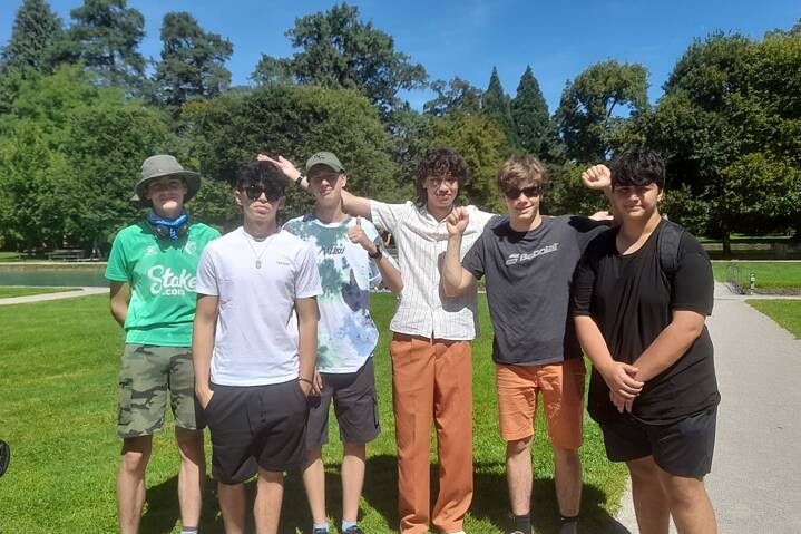 Eine Gruppe Jugendlicher