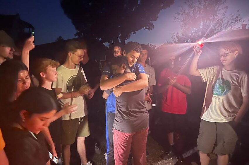 Emotionale Momente bei der Übergabe des Geschenks