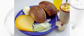 Halver Hahn © Detail © Superbass, Public domain, via Wikimedia Commons Halver Hahn