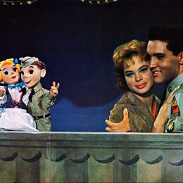 Juliet Prowse and Elvis Presley in „G.I. Blues“