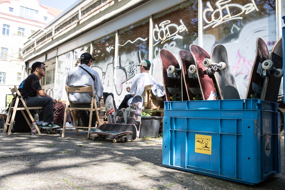 Visit to the Impossible Club’s skate container project  | © Goethe-Institut