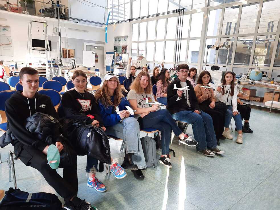 Schülergruppe besucht DLR