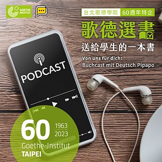 Cover photo of the podcast "Von uns für dich: Buchcast mit Deutsch Pipapo" with a mobile phone and headphones